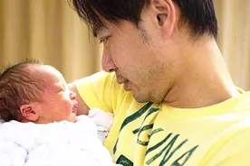 父亲这4个特征容易遗传给女儿，以后保准是个小美女