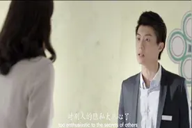 昔日好友为了公事两人大吵，女子一气之下将男子送的礼物给扔了视频封面