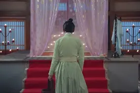 姑娘正在泡温泉，男子却男扮女装进来了，下场尴尬了视频封面