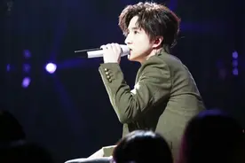 薛之谦《违背的青春》电视首秀！献给你我逝去的青春视频封面