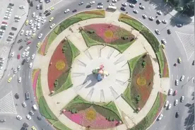 航拍：河南一土豪结婚，婚车穿过环形广场，好壮观！视频封面