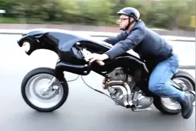 大叔发明捷豹摩托车，要身高1米8才能骑，太拉风！