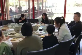 农家乐一天卖九十条虹鳟鱼：几乎桌桌点视频封面