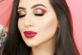 超大双眼皮折痕眼妆，浓重的金色亮粉，漂亮极了