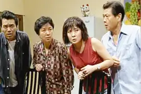 家教老师一进门就让家长回避，教学很严厉，小屁孩有的受了视频封面