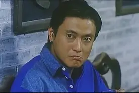 女友带男友回家见爸爸，小伙一进门就发现岳父看自己的眼神不对劲视频封面