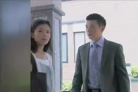 男子把前妻求回来，不料家里还有别的女人，前妻气的大发脾气