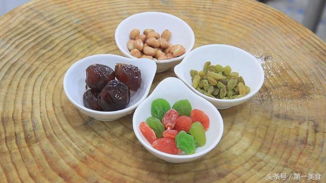 大厨讲解糯米甜饭的老式做法，掌握这2个技巧，米饭香甜软糯