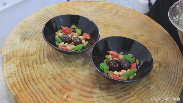 大厨讲解糯米甜饭的老式做法，掌握这2个技巧，米饭香甜软糯
