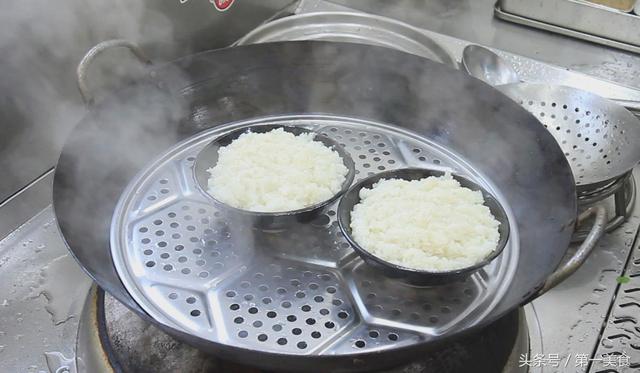 大厨讲解糯米甜饭的老式做法，掌握这2个技巧，米饭香甜软糯