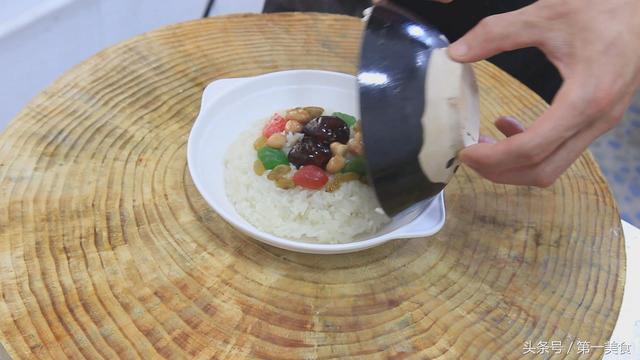 大厨讲解糯米甜饭的老式做法，掌握这2个技巧，米饭香甜软糯