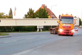 没看明白，大件运输的半挂车，拖挂的轮胎是如何实现转向的？