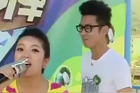 浙江传媒学院双语播音专业女学生来踢馆，主持人即将换人？视频封面