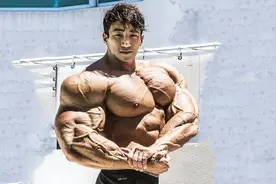 亚洲头号肌肉巨兽，胸肌逆天，被称为“亚洲版施瓦辛格”视频封面