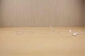 iPhone耳机线不打结绕线法，一招解决你的烦恼！视频封面