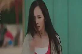 小两口被绑匪围住，小伙竟躲在妻子后面，要点脸么视频封面