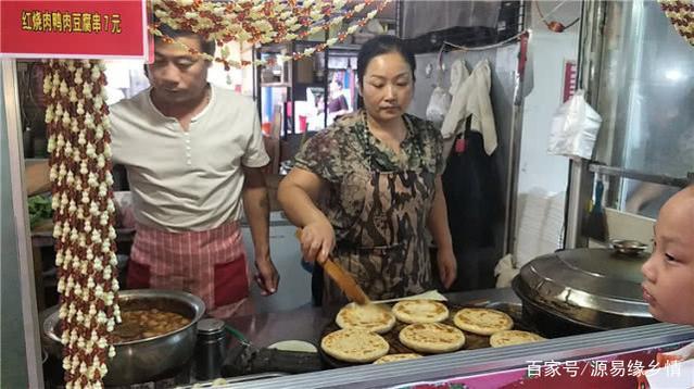 河北邯郸经典小吃石头饼，1个饼铛1锅碎石，会烙饼的学起来