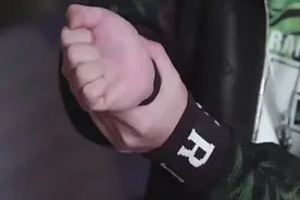男孩一觉醒来，就叫男子爸爸，笑喷了视频封面