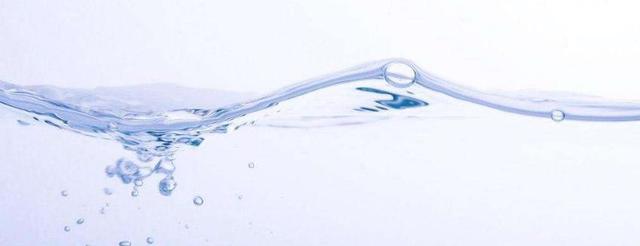 水也许并非宇宙生命的唯一液体要素，其他元素或许也能创造生命