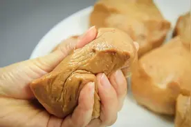 一碗面粉，一把红糖，试试这个做法，宣软回弹，一次能吃三个