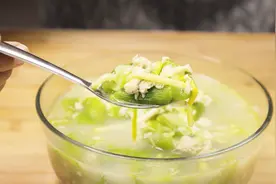 丝瓜汤的做法，3分钟学会，清淡爽口，简单又好喝，吃了还想吃