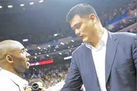 姚明又被人背后夸奖！科比：所有中国球员的NBA梦想，都始于姚明视频封面