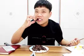 试吃四川特产“麻辣牛肉干”，给我一个馒头我能吃完一袋儿视频封面