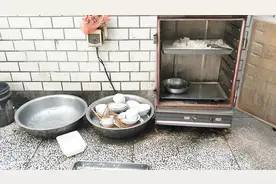 今天401天，中午的生意还可以，晚上的生意不好只做了40块