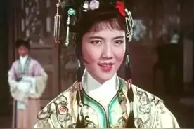 她曾是孤儿，11岁挑生活重担，18岁成越剧“三鼎甲”之一图片