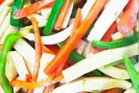 厨师长教你做家常菜千页豆腐，这样炒美味有营养视频封面