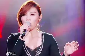 李佳薇现场版《煎熬》一开嗓子就惊艳全场，高音让人发麻，天籁！