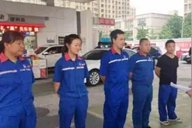 加油站员工工资那么低，为什么还有很多人抢着干？视频封面