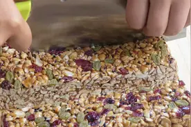 想吃花生糖自己在家做，香甜酥脆不沾牙，大人孩子都超喜欢视频封面