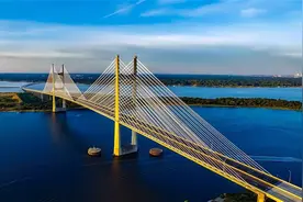 大海的水那么深，到底是怎么建桥打地基的？看完赞叹人类智慧