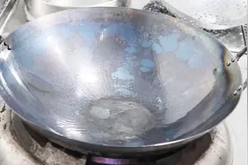 厨师长教你开锅、炼锅、润锅和养锅的秘诀，炒菜不再粘锅