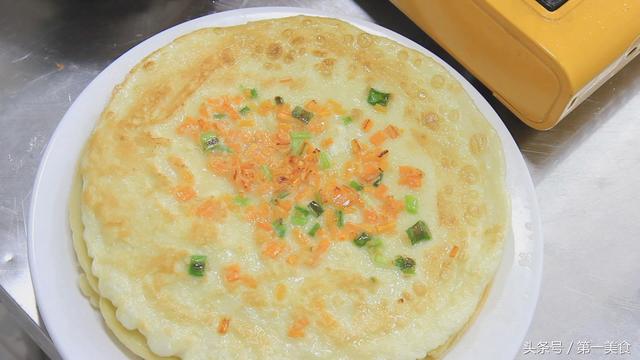 一盆面粉，几个鸡蛋，搅一搅，快速做早餐鸡蛋饼，柔软营养省时