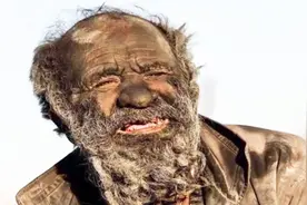 世界上最脏的人，60年没洗过澡，背后原因让人感动视频封面