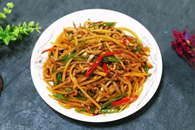 教你做一道“土豆丝炒肉”的家常做法，步骤讲解详细，先收藏了视频封面