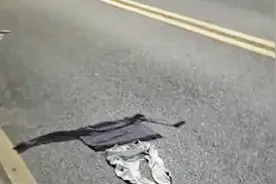 为什么老司机常说，开车遇到路上的衣服千万不能压？看完才明白！