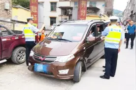 6座车坐7个人算违章吗？交警查到会怎么处罚？新手这次要搞明白视频封面