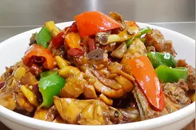 大厨教你在家做啤酒鸡，比红烧鸡好吃多了，看着就有食欲！