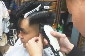 方脸适合剪帅气的背头发型吗？小哥说什么今天都要尝试一下！