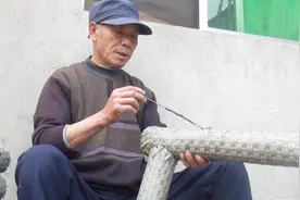 江南人用这种网篓捕捉黄鳝，来看看农村老大爷教你怎么做