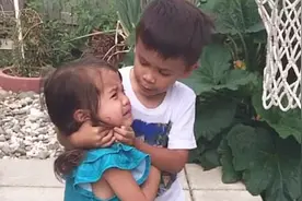 世界欠我一个哥哥！美国暖男哥哥安慰哭泣妹妹，满满都是宠爱视频封面