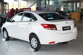 价格差不多，丰田威驰和致享谁更值得买？都什么优缺点？买错后悔视频封面