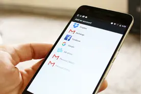 手机小科普：为什么我们的手机屏幕周围都会有黑边？视频封面