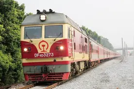 为什么从广西到广州的铁路，要先绕道湖南呢？看完恍然大悟视频封面