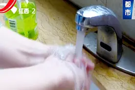 一天洗手20多次！男子患强迫症性情大变，被家人送往医院治疗视频封面