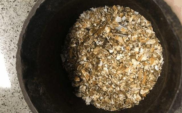 吃剩的海鲜壳可别扔，铺一层在盆底，长寿花长满花骨朵！