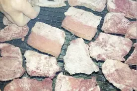 媳妇过生日，婆婆准备了最具家乡特色的腊粉蒸肉招待客人视频封面